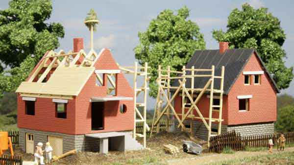 2 Houses under constructions<br /><a href='images/pictures/Auhagen/12215.jpg' target='_blank'>Full size image</a>